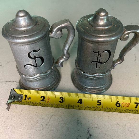 Vtg. Pewter Medieval Tavern Salt & Pepper Shakers “Country Ware 1976” 800 - Picture 3 of 12